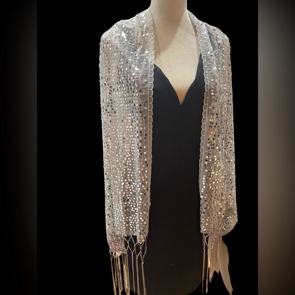 NEW ! Silver sequins shawl w/ fringe Perfect for special occasion 🍾🥂 - Picture 2 of 5